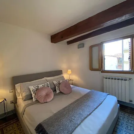 Ponte Vecchio Loft. Florence